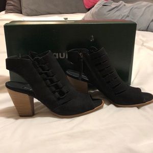 Paul Green Mindy size 7. Brand new in box.